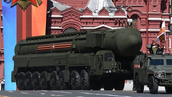Sistema de misiles RS-24 Yars durante el Desfile del Día de la Victoria en la Plaza Roja, Moscú, Rusia - Sputnik Mundo