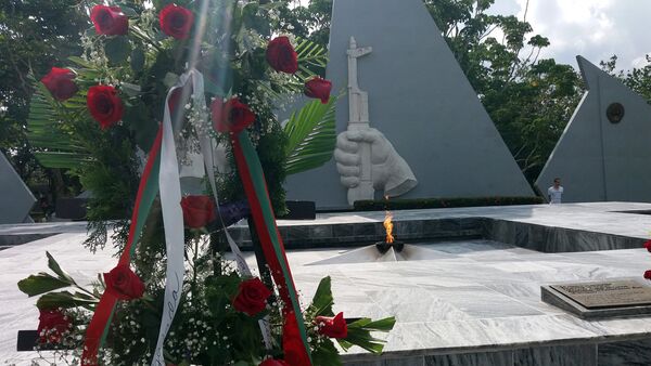 La ceremoniadel homenaje en la tumba del Soldado Internacionalista Soviético - Sputnik Mundo