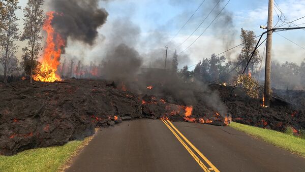 La lava del volcán Kilauea en Hawái - Sputnik Mundo