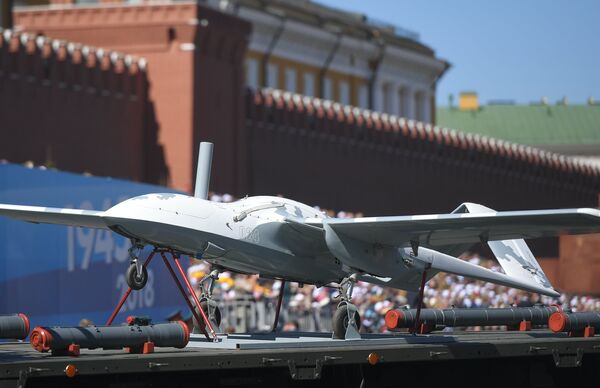 El dron ruso Korsar presentado en el Desfile de la Victoria en Moscú El dron ruso Korsar presentado en el Desfile de la Victoria en Moscú - Sputnik Mundo