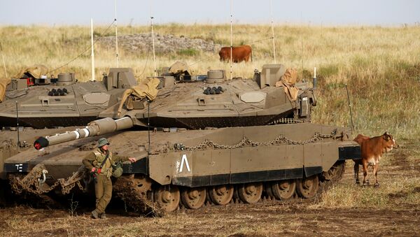 Un tanque israelí en la frontera con Siria - Sputnik Mundo