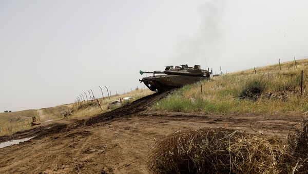 Un tanque israelí en la frontera con Siria - Sputnik Mundo