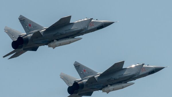 Dos MiG-31 armados con los misiles Kinzhal - Sputnik Mundo