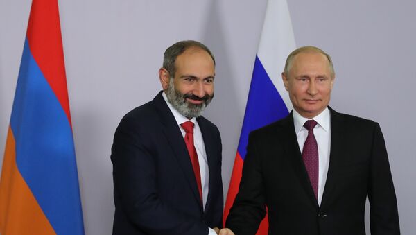 El nuevo jefe del Gobierno armenio, Nikol Pashinián y Vladímir Putin, presidente de Rusia - Sputnik Mundo
