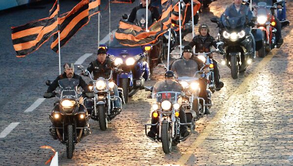 Los motociclistas del club Lobos de la Noche - Sputnik Mundo