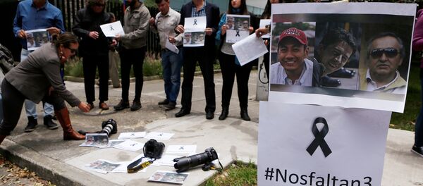 Una protesta por el asesinato de los periodistas en la frontera entre Ecuador y Colombia Una protesta por el asesinato de los periodistas en la frontera entre Ecuador y Colombia - Sputnik Mundo