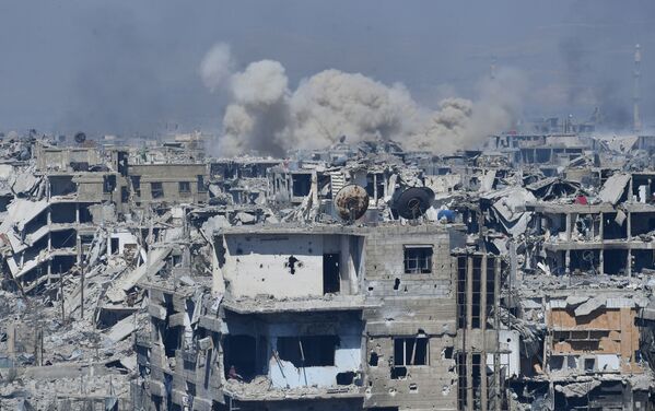 Las Fuerzas Armadas de Siria asaltan las posiciones de los terroristas a las afueras de Damasco - Sputnik Mundo