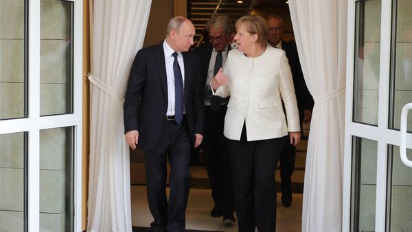 El presidente de Rusia, Vladímir Putin, y la canciller de Alemania, Angela Merkel - Sputnik Mundo