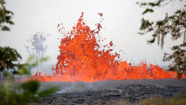 La erupción del volcán Kilauea en Hawái - Sputnik Mundo