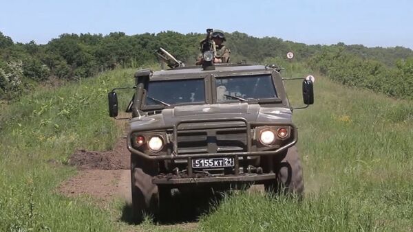 Novedoso automóvil blindado de Kamaz, en acción - Sputnik Mundo