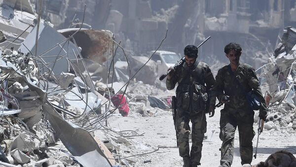 El Ejército sirio liberó de los terroristas el campo de refugiados palestinos Yarmuk situado en el sur de Damasco - Sputnik Mundo