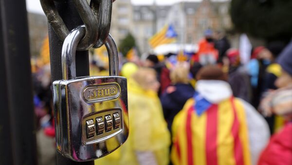 Partidarios de la independecia de Cataluña paticipan en una manifestación (archivo) - Sputnik Mundo