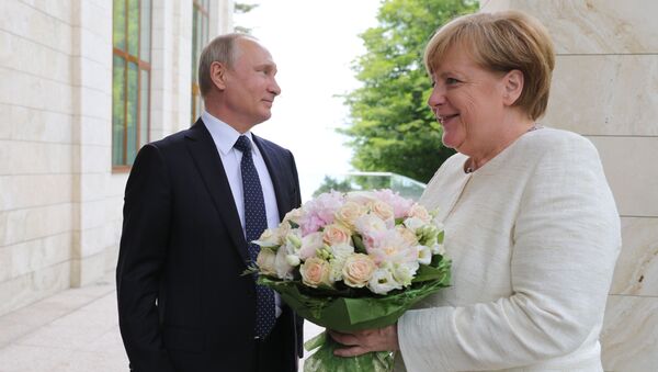 Un ramo de flores para Merkel y un volcán en erupción: estas son las imágenes de la semana - Sputnik Mundo
