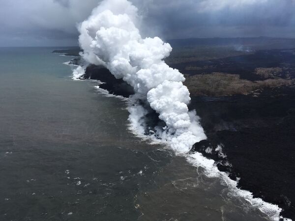 El volcán Kilauea convierte el paraíso de Hawái en un infierno - Sputnik Mundo