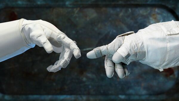 Las manos de dos astronautas - Sputnik Mundo