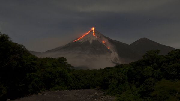 El volcán de Fuego en Guatemala - Sputnik Mundo