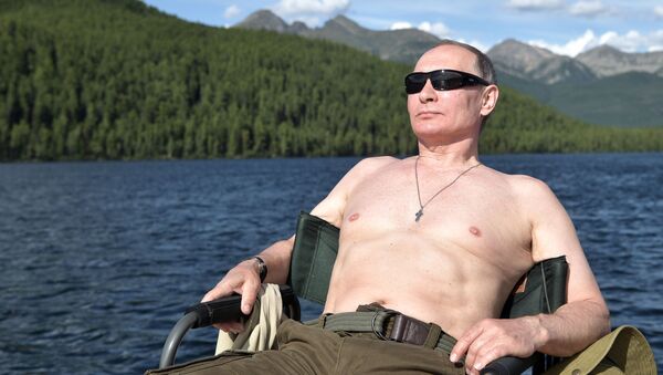 Vladímir Putin durante las vacaciones en la República Tuvá de Rusia en 2017 - Sputnik Mundo