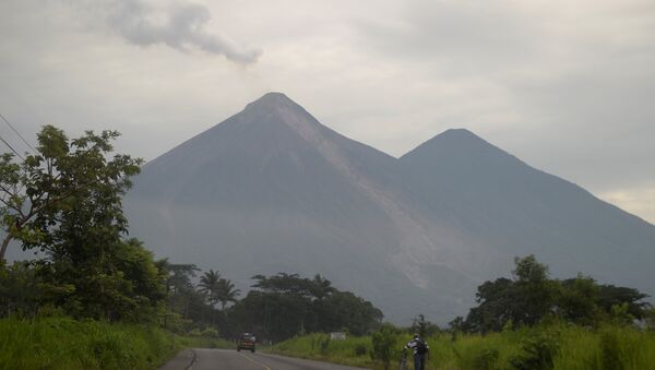 El volcán de Fuego en Guatemala - Sputnik Mundo