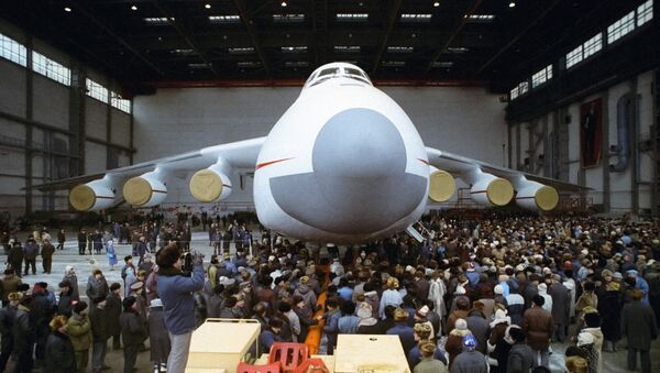 Antonov An-225, el avión más grande del mundo (archivo) - Sputnik Mundo