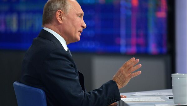 La 16 'Línea directa' con Vladímir Putin (archivo) - Sputnik Mundo