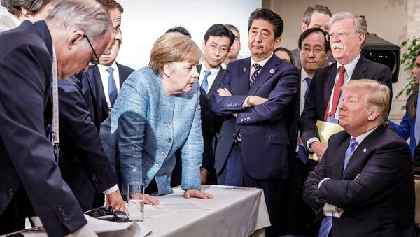 La canciller alemana, Angela Merkel, y el presidente estadounidense, Donald Trump, así como otros líderes mundiales participantes de la cumbre del G7 - Sputnik Mundo