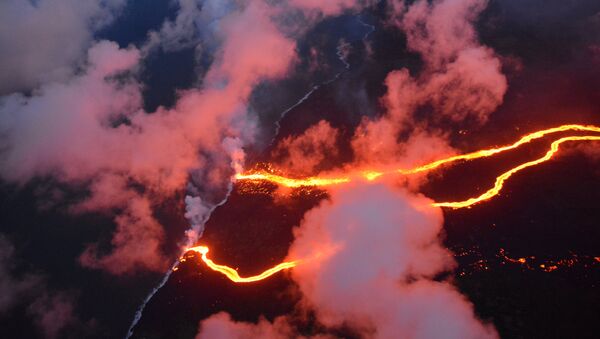 La erupción del volcán de Kilauea - Sputnik Mundo