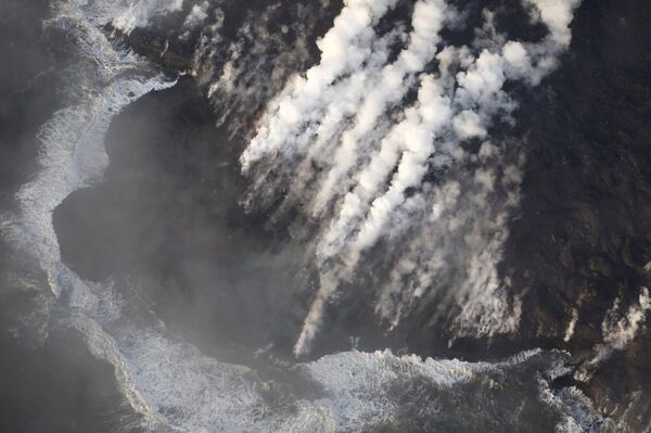 La lava del volcán Kilauea en Hawái La lava del volcán Kilauea en Hawái - Sputnik Mundo