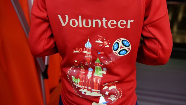 Un voluntario del Mundial de Rusia (archivo) - Sputnik Mundo