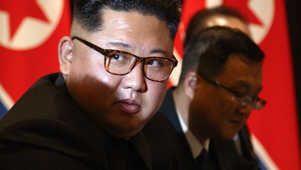 El líder norcoreano, Kim Jong-un, durante la reunión con el presidente de EEUU, Donald Trump - Sputnik Mundo