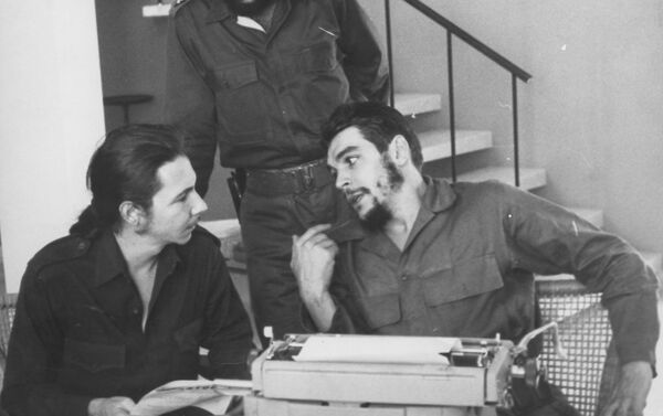 Con Raúl Castro - Sputnik Mundo