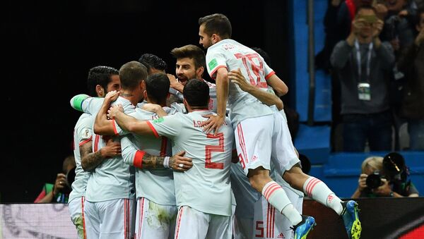 Jugadores de España celebran su gol en el partido contra Irán en la fase de grupos del Mundial de Rusia - Sputnik Mundo