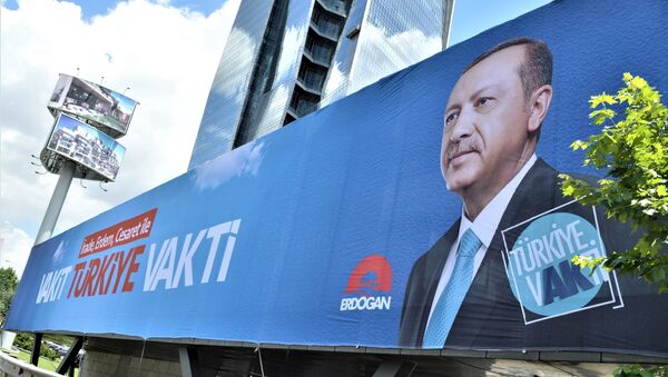 Cartel de la campaña electoral del presidente de Turquía, Recep Tayyip Erdogan - Sputnik Mundo