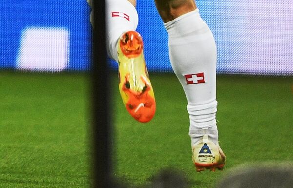La bota de Shaqiri con la bandera de Kosovo La bota de Shaqiri con la bandera de Kosovo - Sputnik Mundo