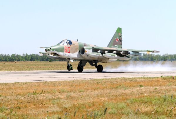 Rusia da una cálida bienvenida a sus pilotos regresados de Siria - Sputnik Mundo