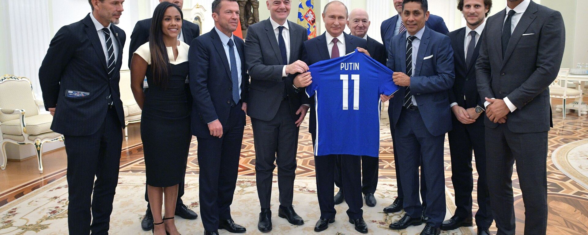 El presidente de Rusia, Vladímir Putin se reune con estrellas del fútbol - Sputnik Mundo, 1920, 24.03.2022