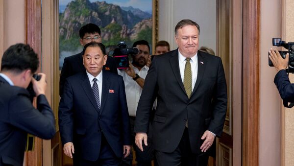 Vicepresidente del Partido de los Trabajadores Coreanos, Kim Jong-chul, y secretario de Estado de EEUU, Mike Pompeo - Sputnik Mundo
