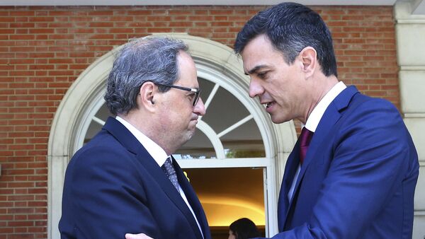 El presidente de la Generalitat, Quim Torra, y el presidente del Gobierno español, Pedro Sánchez - Sputnik Mundo