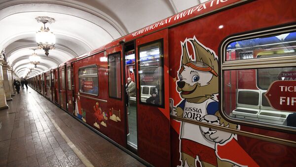 El tren 'Mundial de fútbol' en el metro de Moscú - Sputnik Mundo