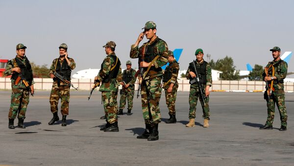Militares en el aeropuerto de Kabul - Sputnik Mundo