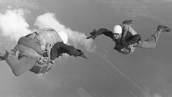 Conquistadores del cielo: el paracaidismo en la URSS - Sputnik Mundo