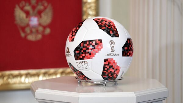 El balón del Mundial que Vladímir Putin le regaló a Donald Trump - Sputnik Mundo