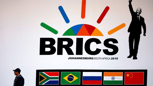 Logo de la cumbre de los BRICS en Sudáfrica - Sputnik Mundo