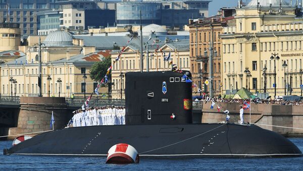 El solemne desfile del Día de la Armada en San Petersburgo - Sputnik Mundo