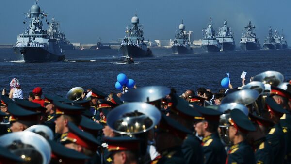 Así fue la majestuosa celebración del Día de la Armada en diferentes ciudades rusas - Sputnik Mundo