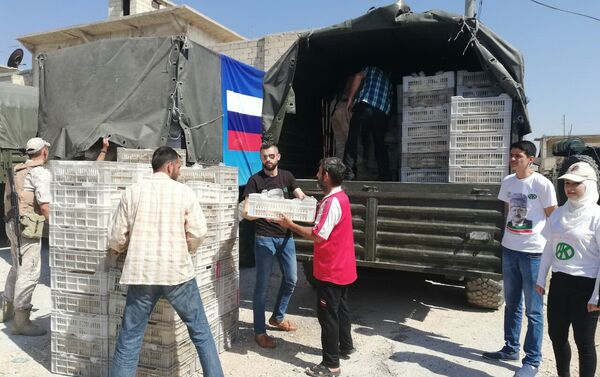 Descarga de la ayuda humanitaria enviada por la Fundación Pública Ajmat Kadírov - Sputnik Mundo