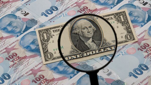 Dólar estadounidense y liras turcas - Sputnik Mundo