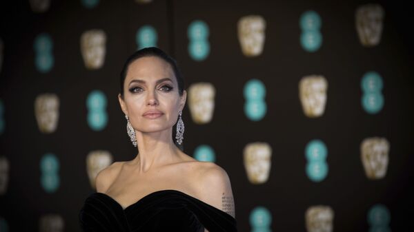 Американская актриса Анджелина Джоли на кинопремии BAFTA в Лондоне - Sputnik Mundo