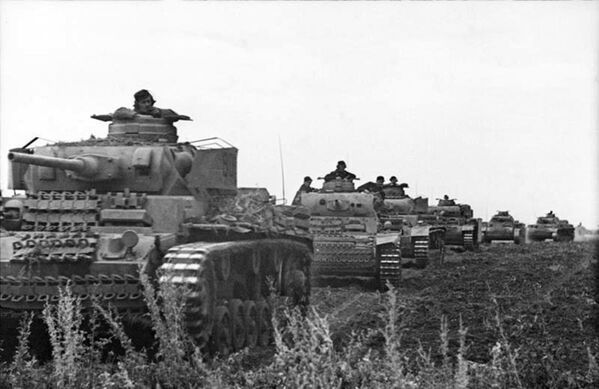 Marcha de tanques alemanes hacia el saliente de Kursk (junio de 1943) - Sputnik Mundo