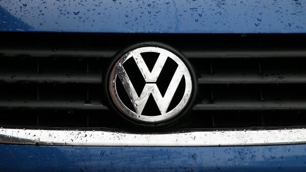 Un logo de Volkswagen - Sputnik Mundo
