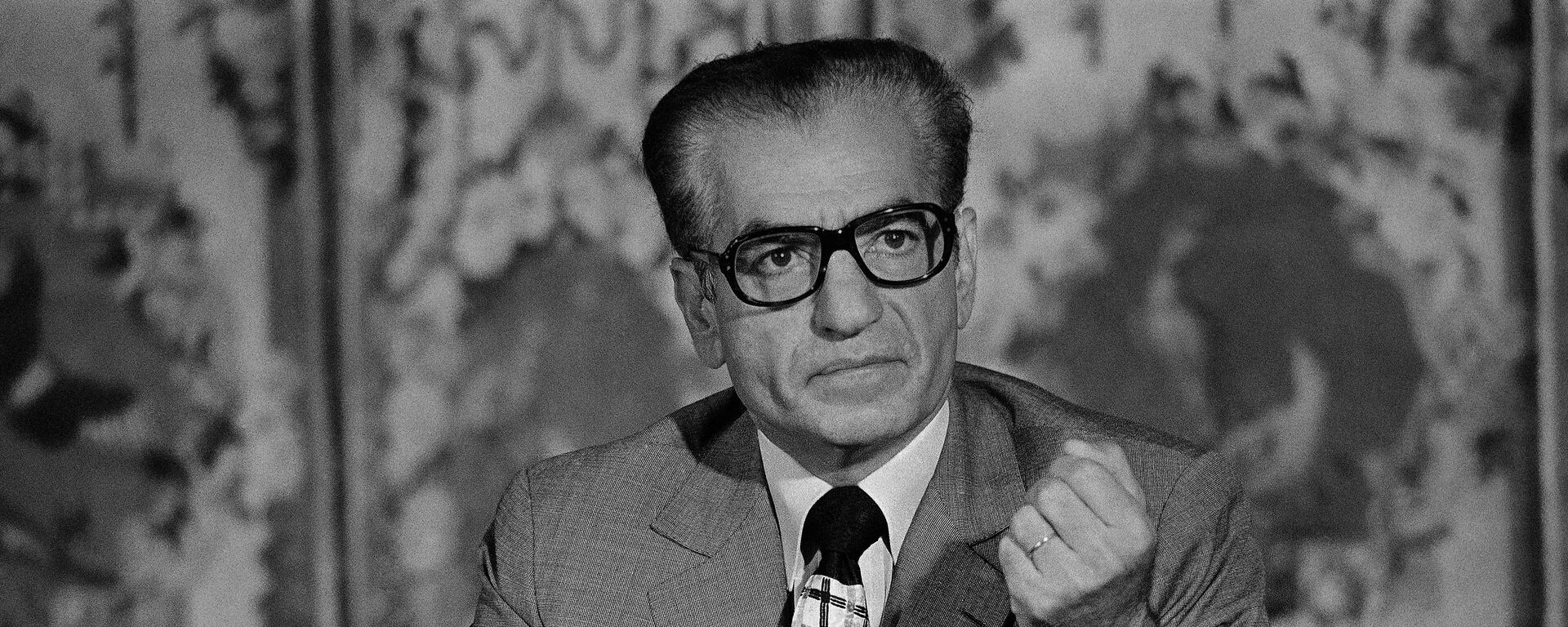 El sha de Irán, Mohamed Reza Pahlavi, durante una conferencia en Versalles en 1974 - Sputnik Mundo, 1920, 23.06.2020